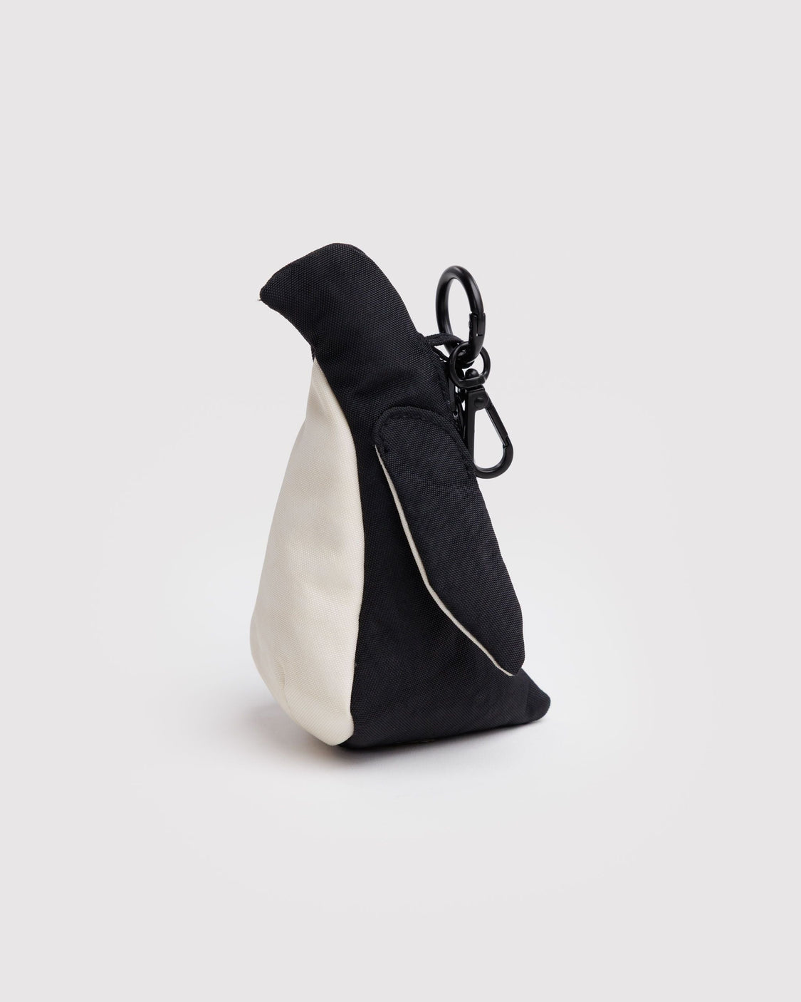 Penguin Charm O4