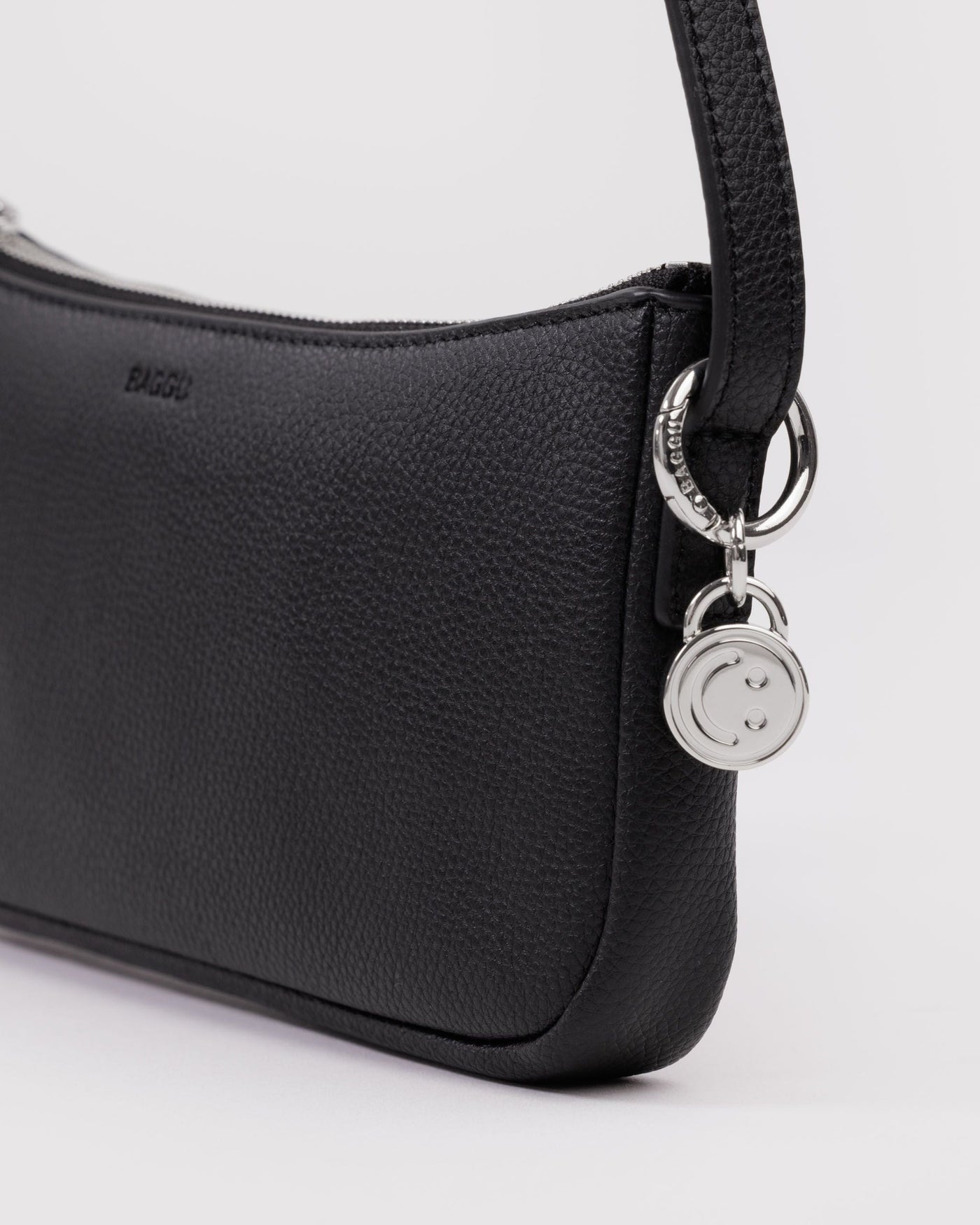 Recycled Leather Pochette X0